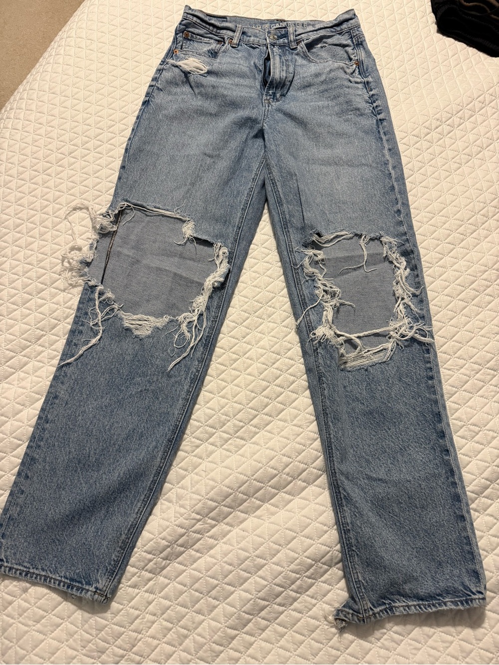 American Eagle Distressed Women's Jeans - Classic High-Rise Fit